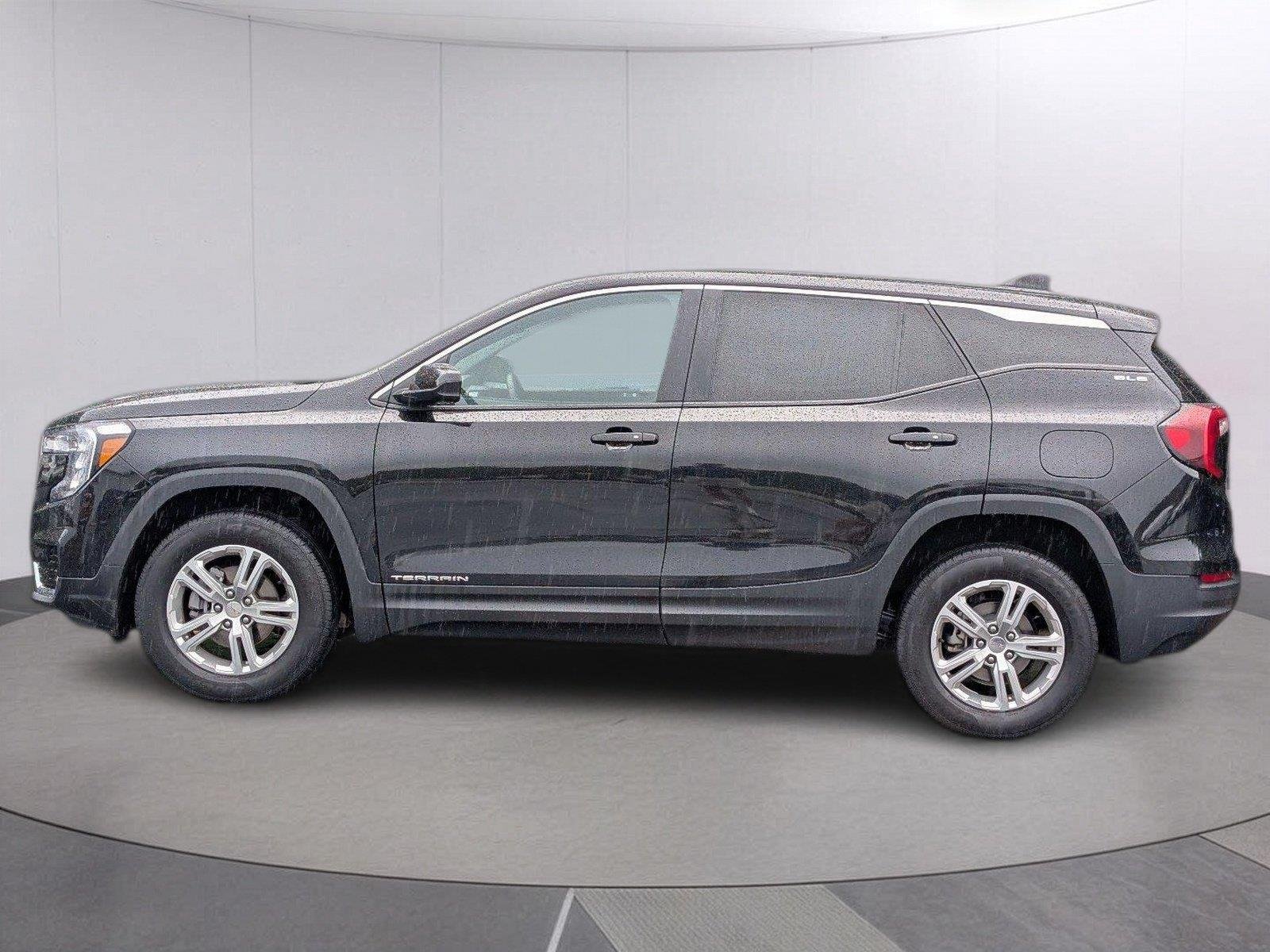 Used 2024 Ebony Twilight Metallic GMC SLE image 2