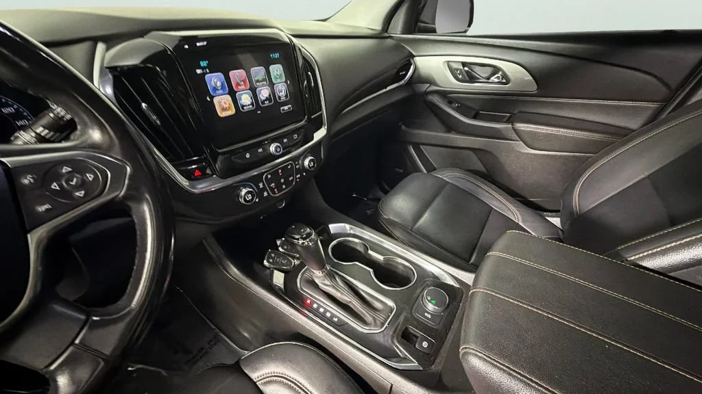 Used 2019 GRAPHITE METALLIC Chevrolet LT Leather image 19