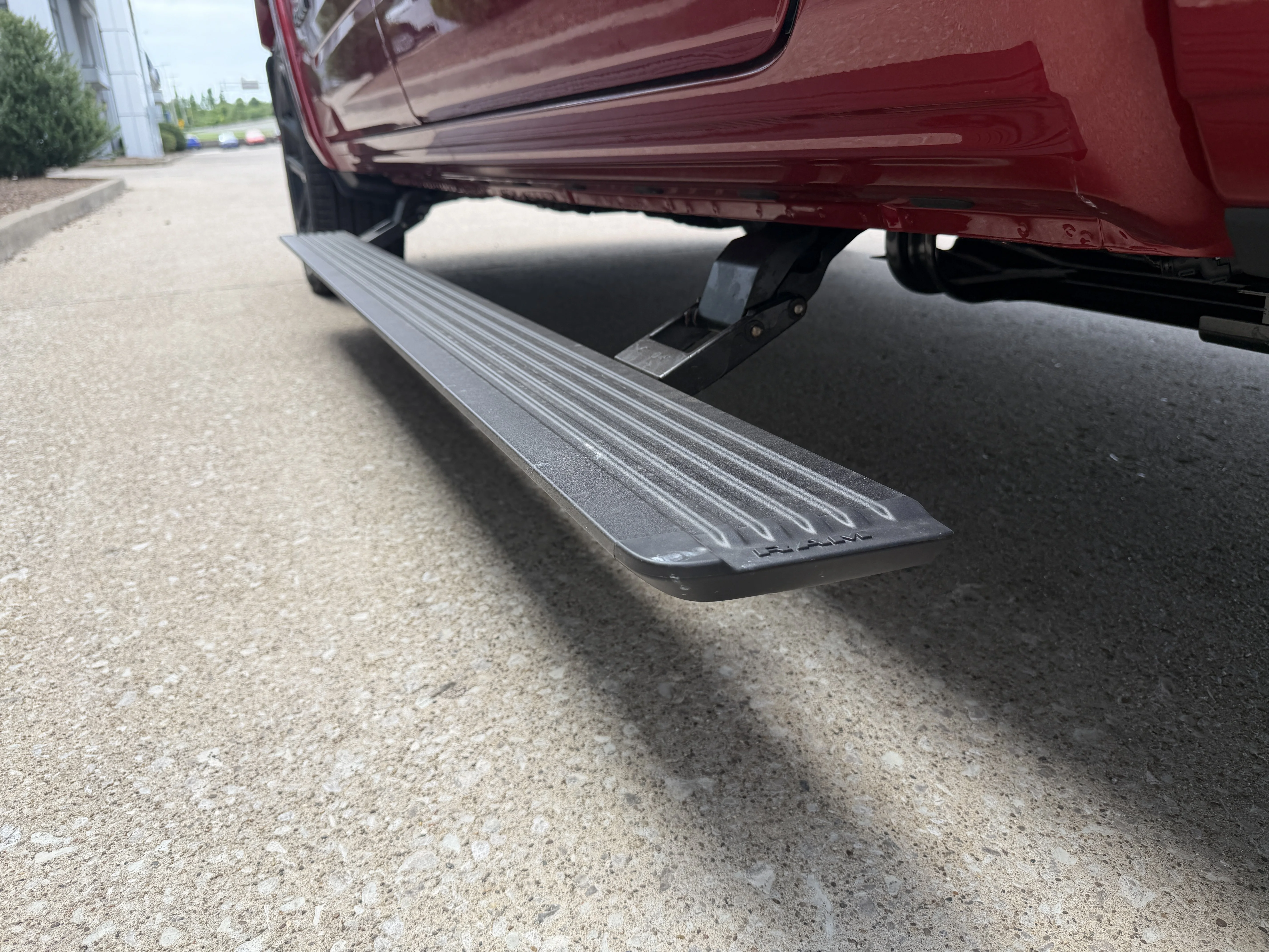 New 2026 Molten Red Pearl-Coat Exterior Paint RAM Laramie image 17