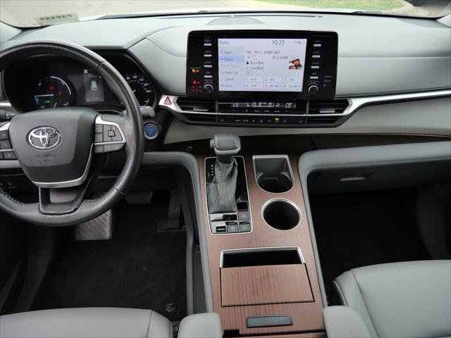 Certified Used 2022 WIND CHILL PEARL Toyota  image 11