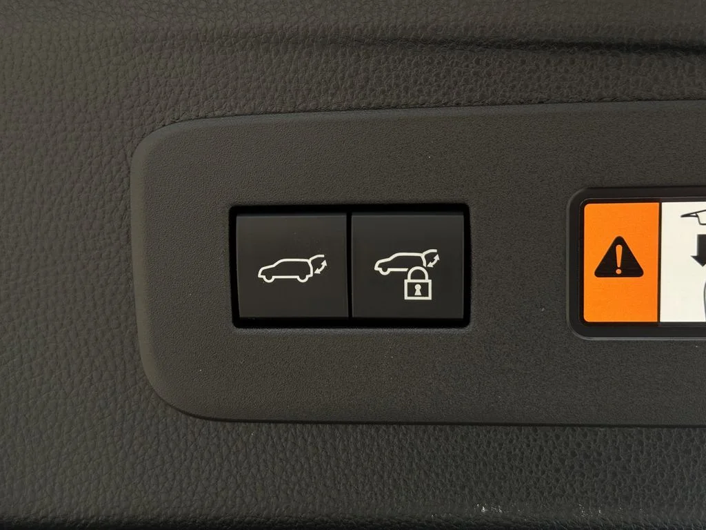 Used 2025  Toyota Base image 29