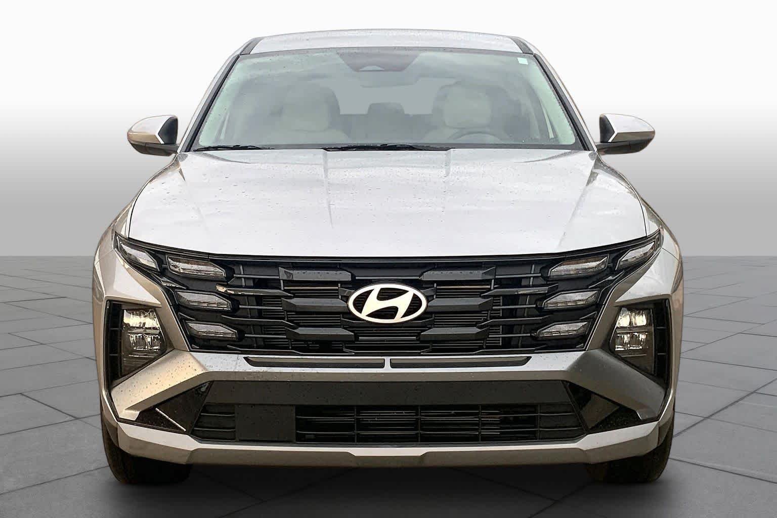 Used 2025 Shimmering Silver Hyundai SE image 4