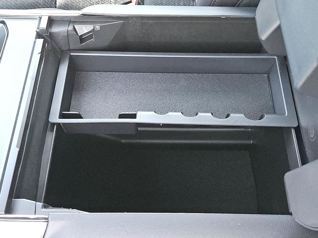 New 2026 Carbonized Gray Metallic Ford XLT image 36