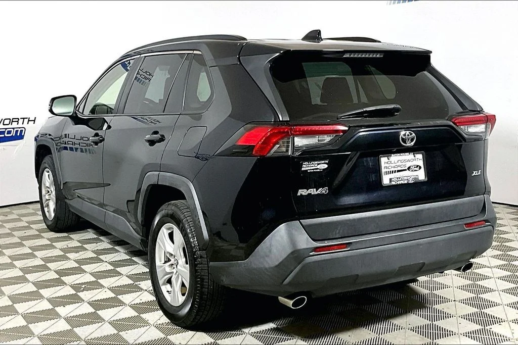 Certified Used 2019 Midnight Black Metallic Toyota XLE image 8