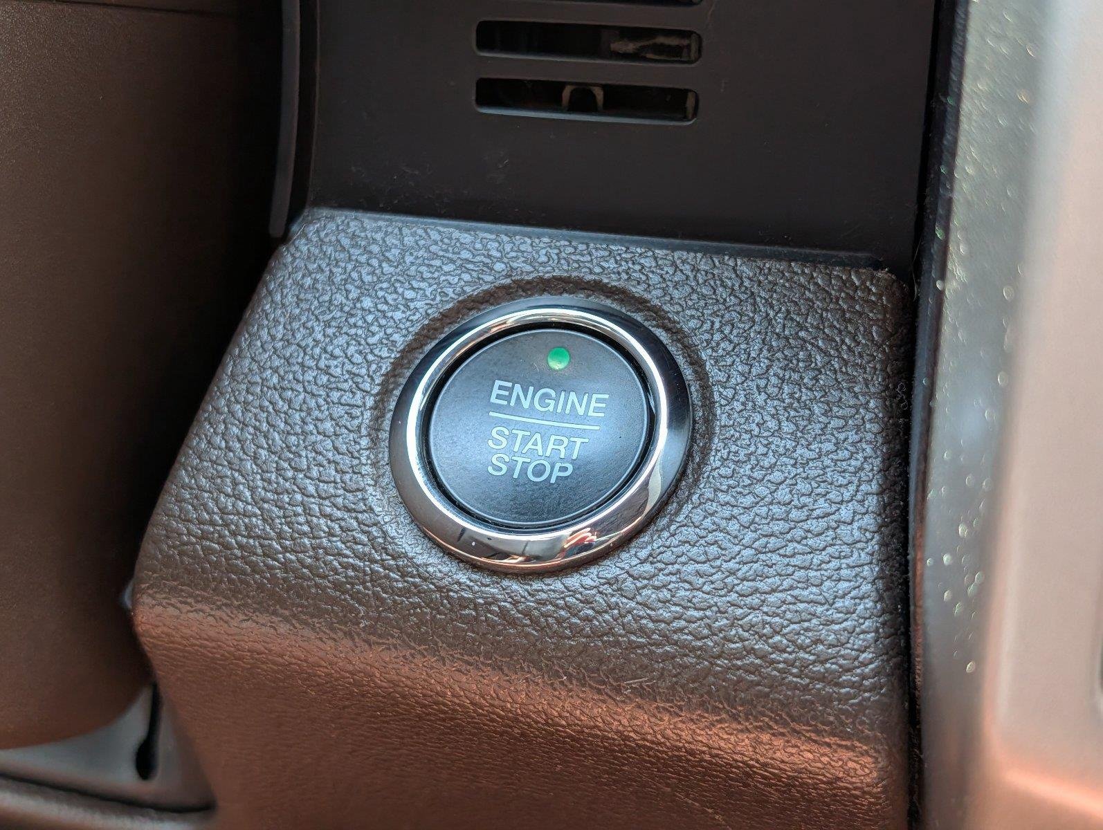 Used 2019 White Platinum Metallic Tri-Coat/Stone Gray Ford King Ranch image 26