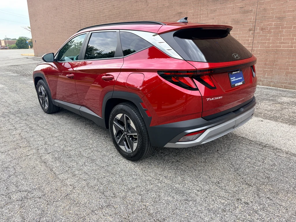 Used 2025 Ultimate Red Hyundai SEL image 3