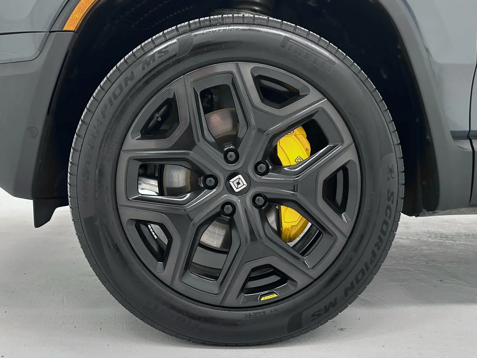 Used 2025 Storm Blue Rivian Ascend image 9