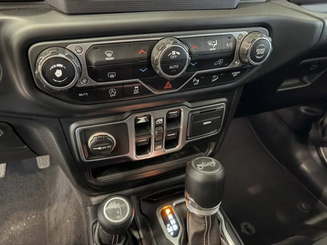 Used 2018 Silver Jeep Unlimited Sahara image 12