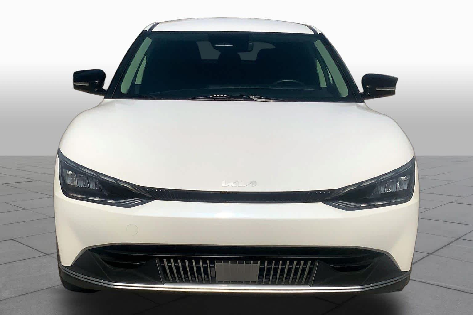 Certified Used 2024 Snow White Pearl Kia Light Long Range image 3
