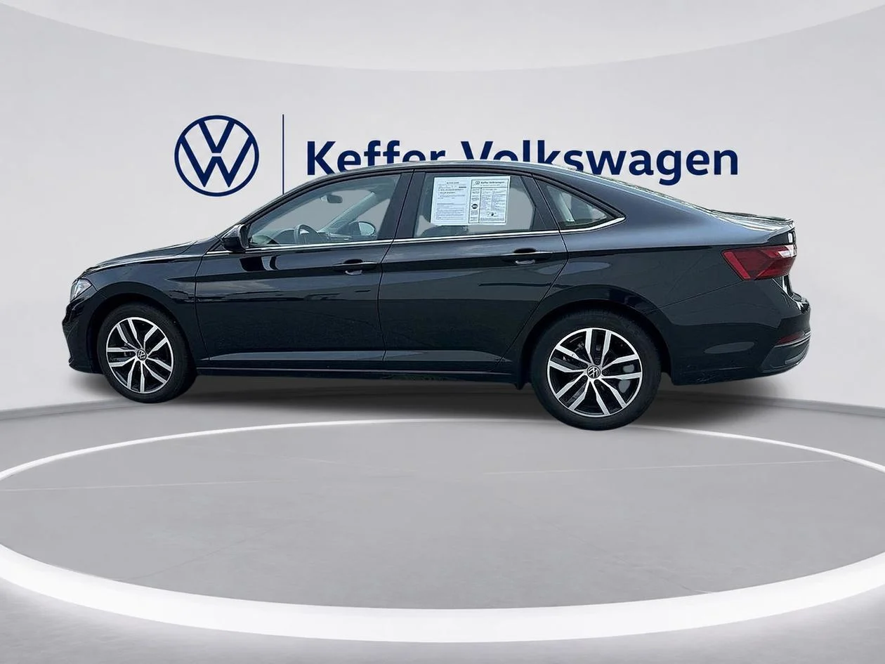 Used 2025 Black Volkswagen 1.5T SE image 2