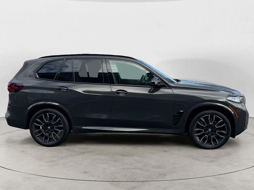 2026 BMW X5 M60i - Photo 8