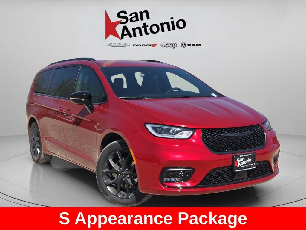 New 2026 Red Hot Pearl-Coat Exterior Paint Chrysler Select image 3
