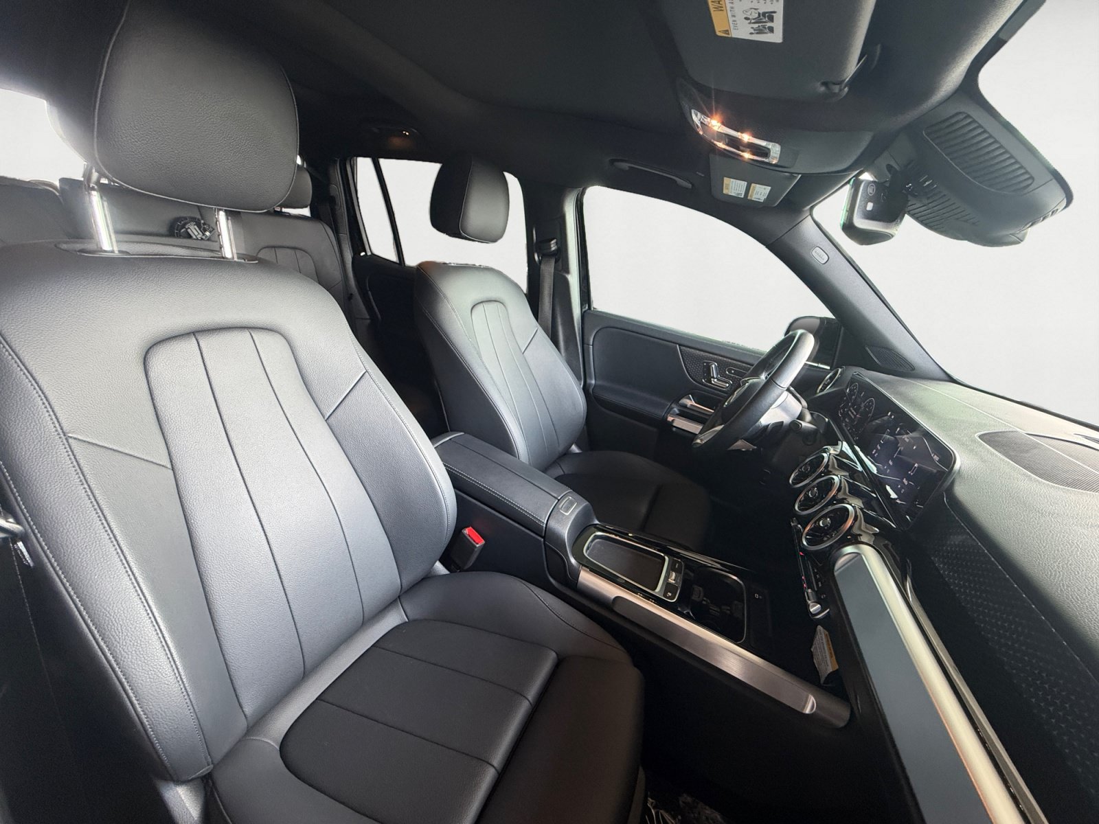 Used 2026 Black Mercedes-Benz GLB 250 image 12