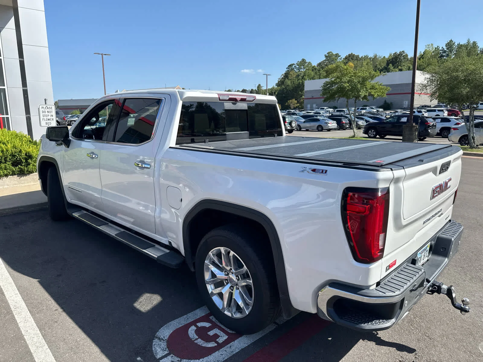 Used 2020 White Frost Tricoat GMC SLT image 3
