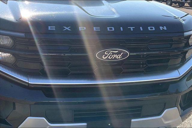 Used 2025 Agate Black Metallic Ford Platinum image 32