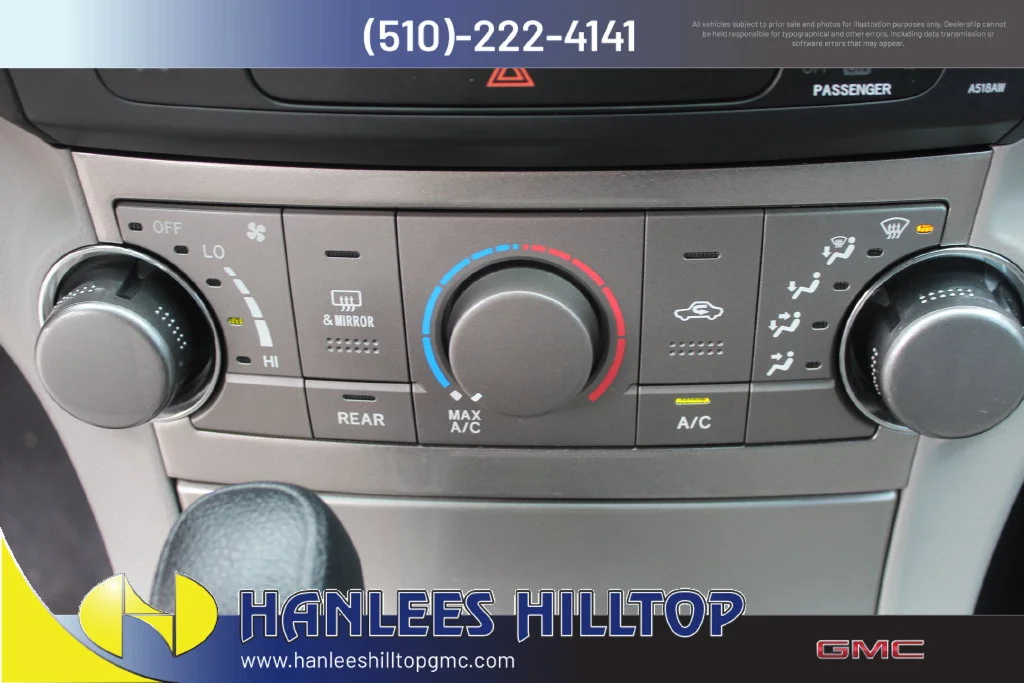Used 2012 White Toyota Base image 23
