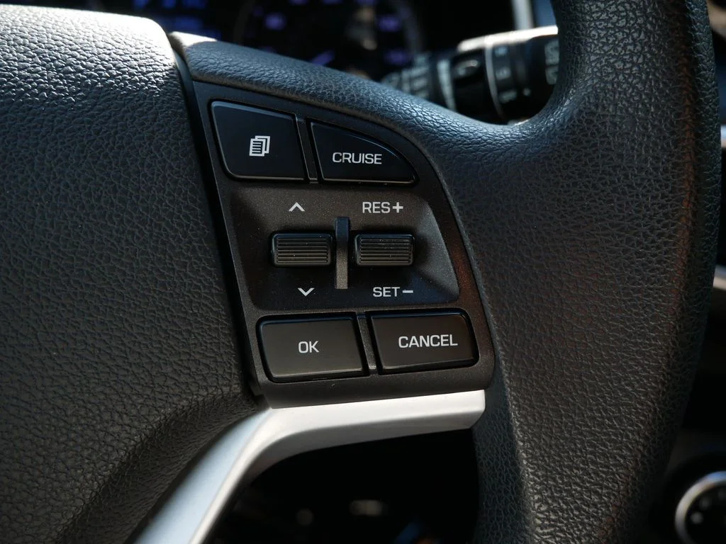 Used 2020 Red Hyundai Value image 18