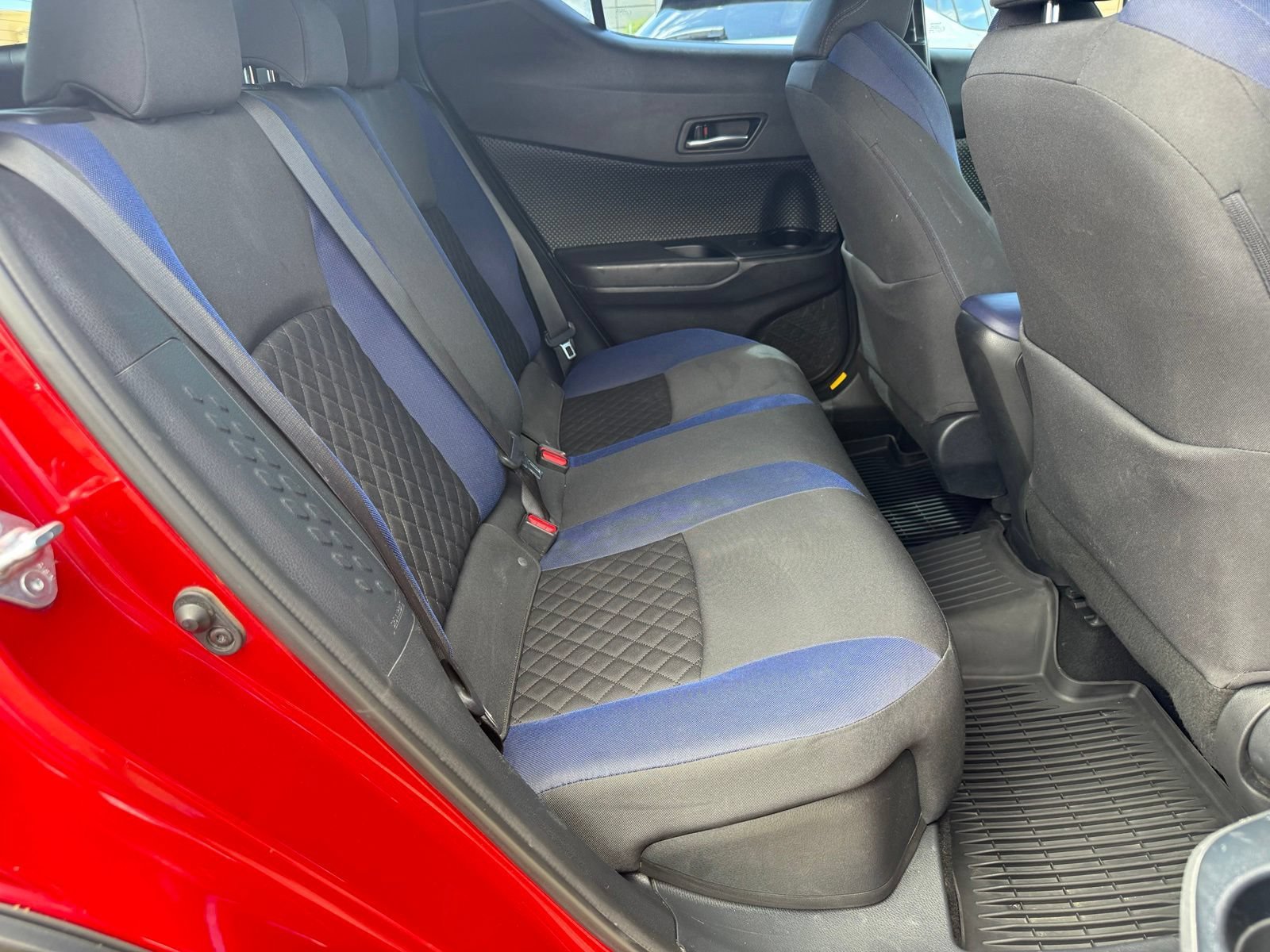 2022 Toyota C-HR XLE - Photo 32