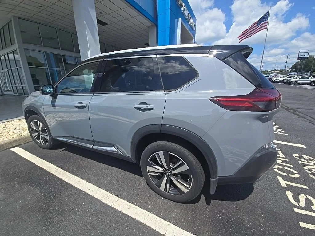 Used 2021 Boulder Gray Pear Nissan SL image 16