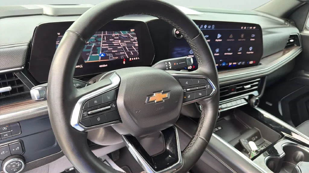 Used 2025 Dark Ash Metallic Chevrolet Premier image 23