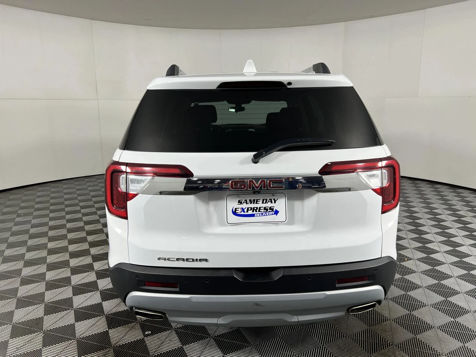 Used 2020 SUMMIT WHITE GMC SLE image 3