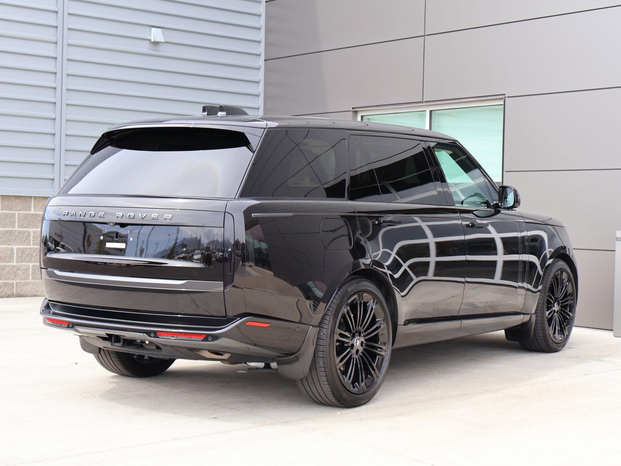 Certified Used 2025 Obsidian Black Metallic Land Rover SE image 5