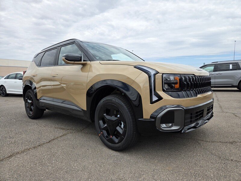 New 2027 Terrain Brown / Black Roof Kia X-Line S image 2