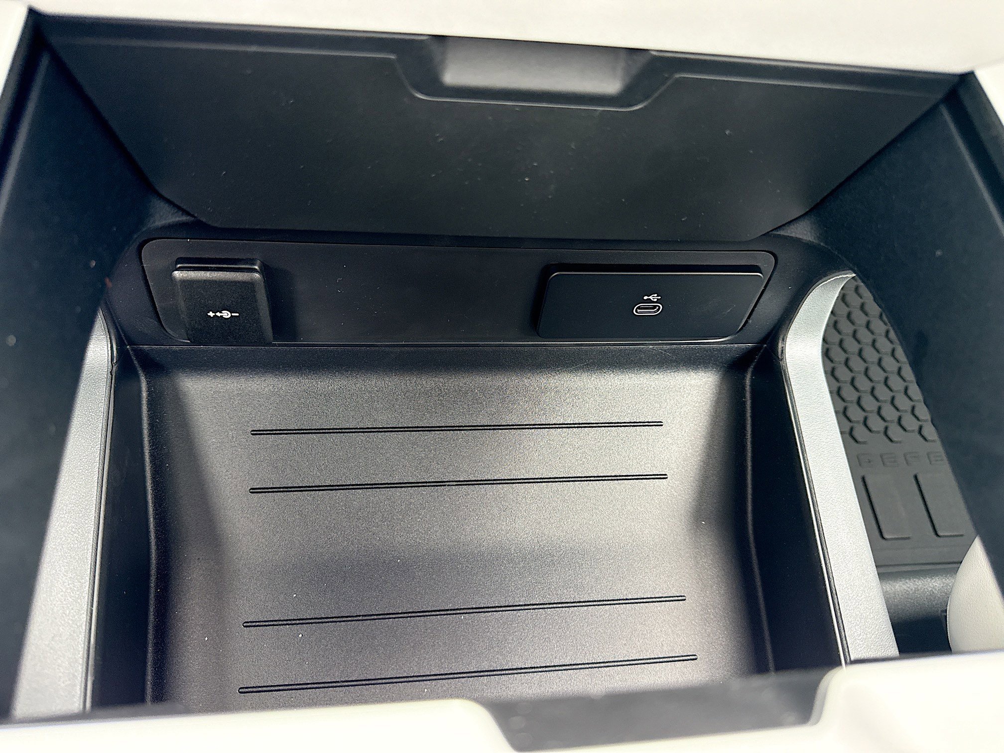 New 2026 Santorini Black LAND ROVER X-Dynamic SE image 31