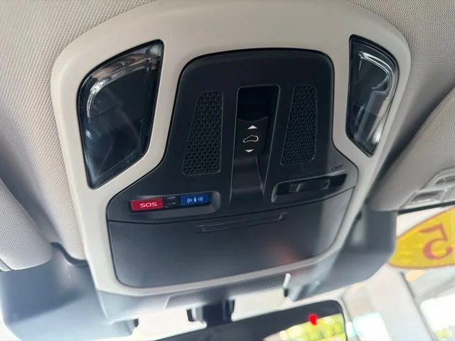 Used 2025 White Subaru Onyx Edition XT image 23
