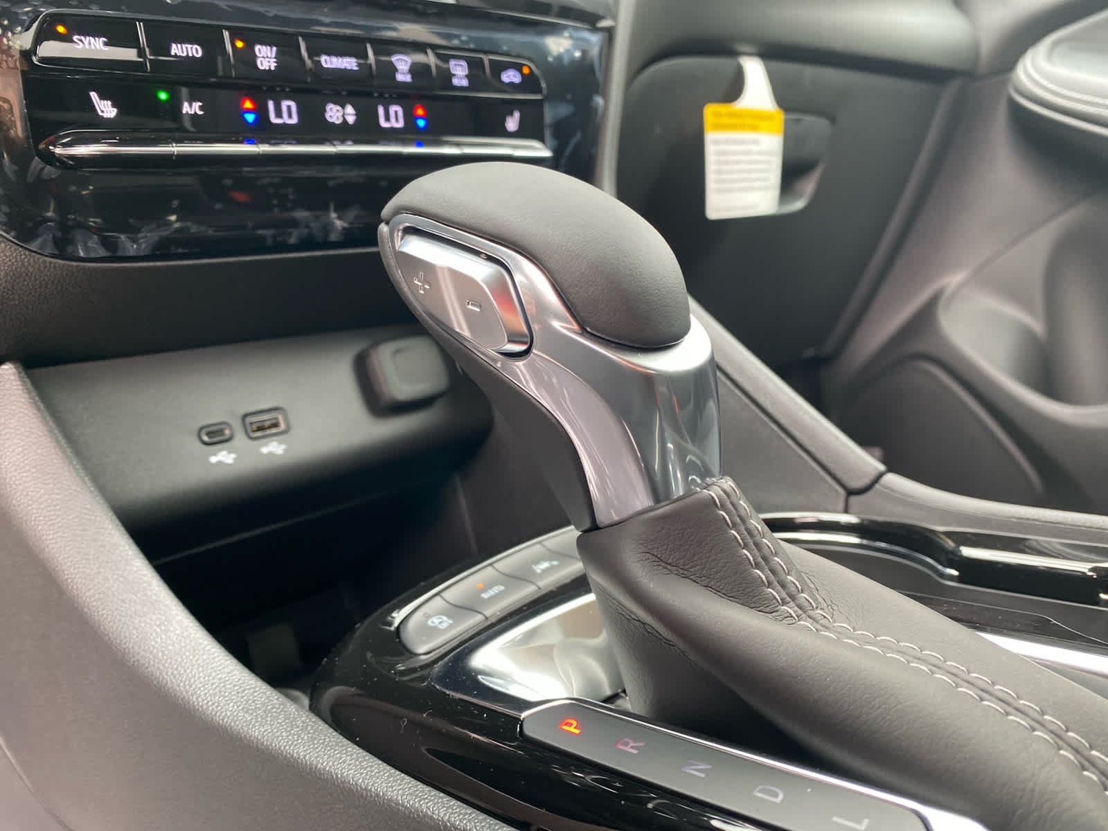 New 2026 White Frost Tricoat Buick Avenir image 19
