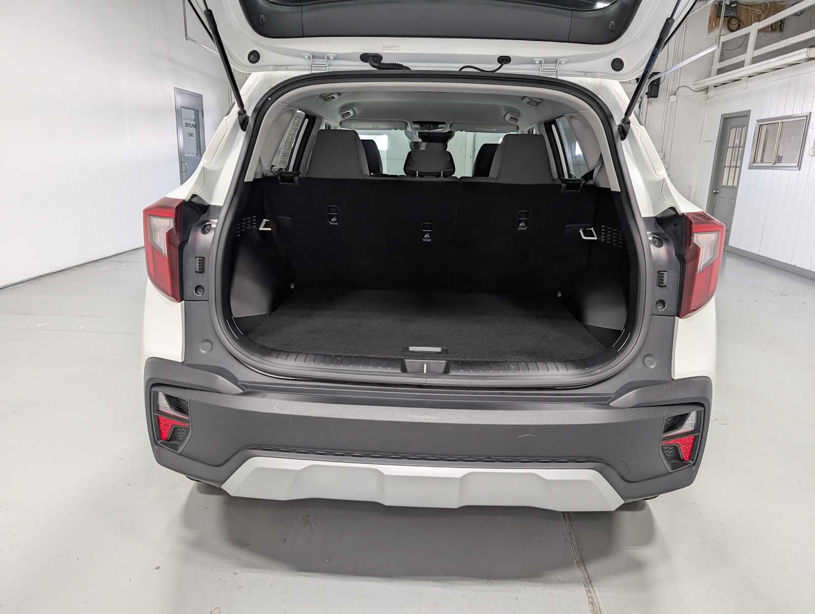 Used 2024 Snow White Pearl Kia LX image 36