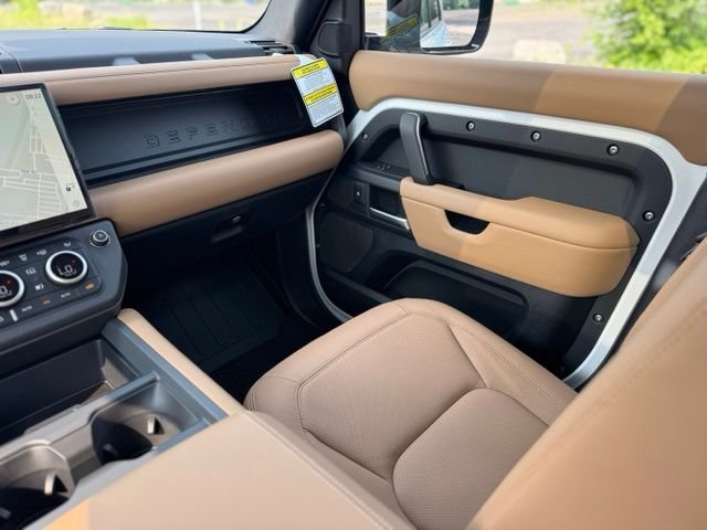 New 2026 Fuji White Land Rover S image 12