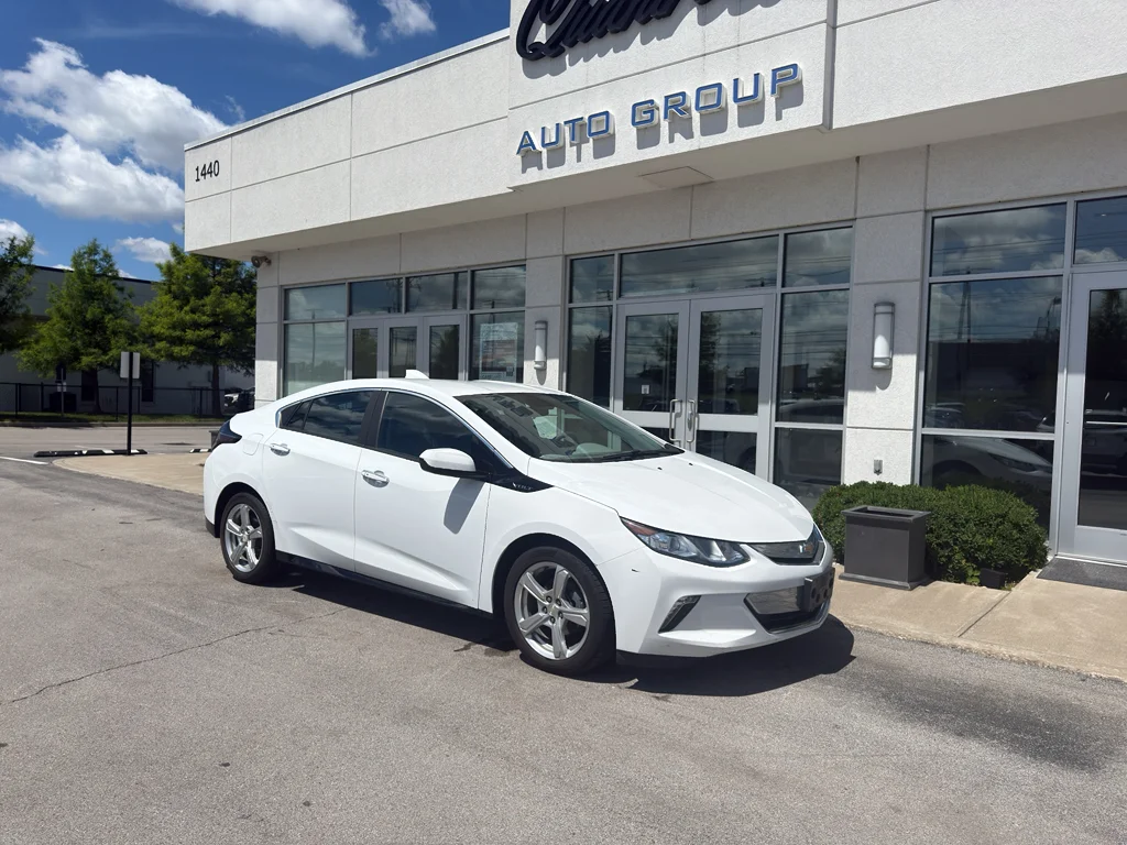 2017 Chevrolet Volt LT's photo