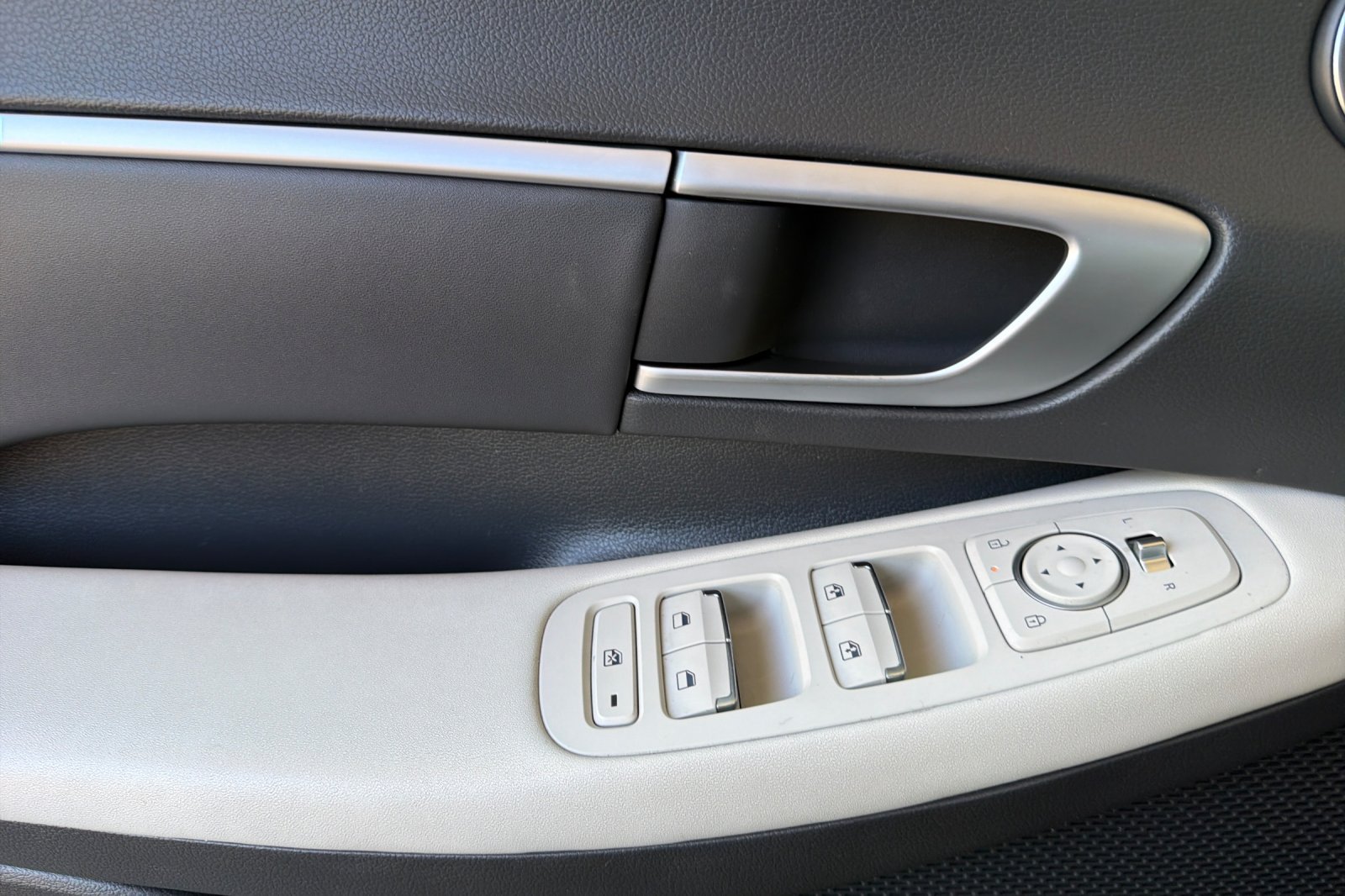 Used 2025 Portofino Gray Hyundai SEL image 11