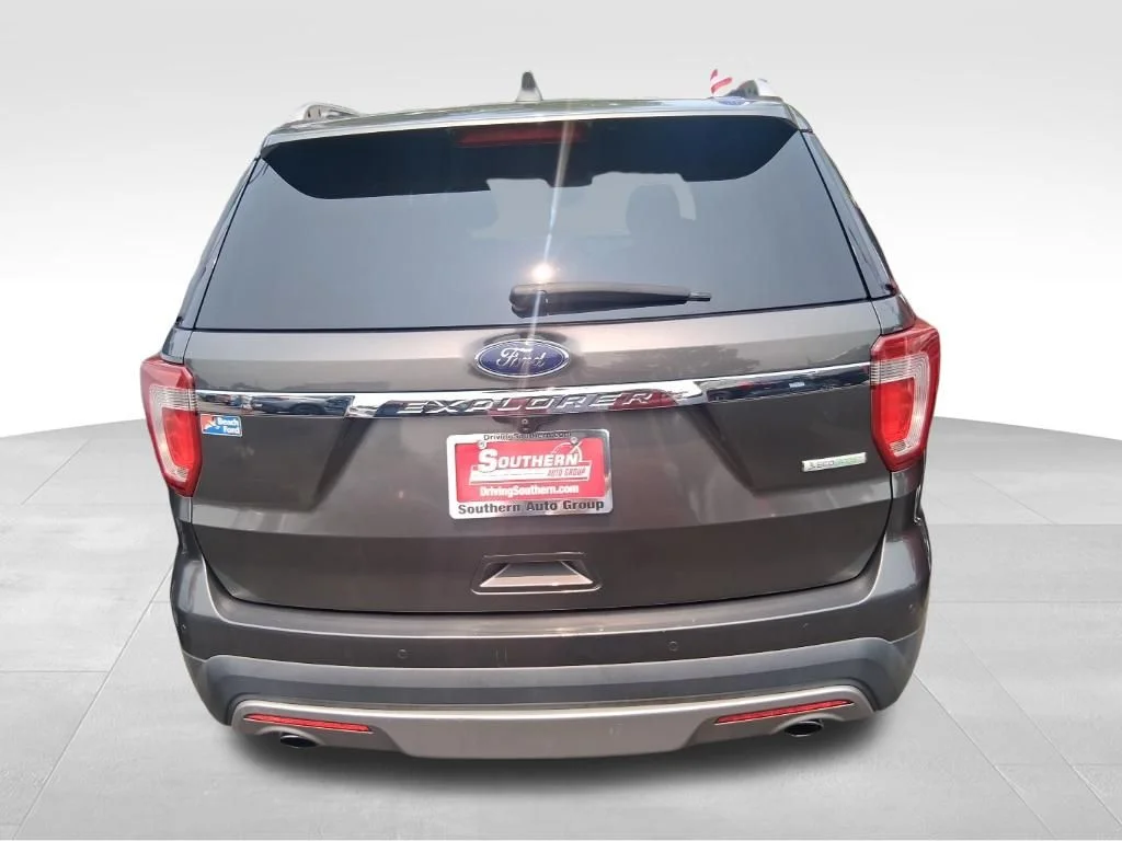Used 2017 Gray Ford XLT image 5