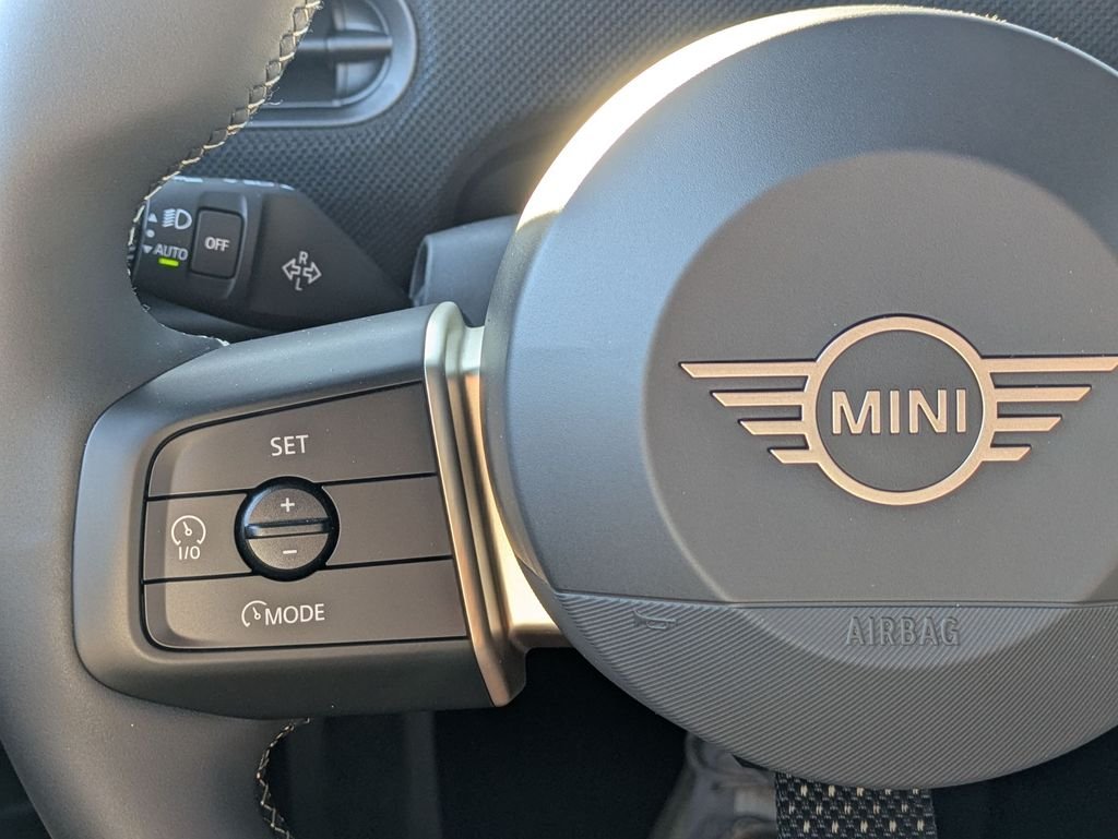 New 2026 Blue Metallic MINI Signature Plus image 15