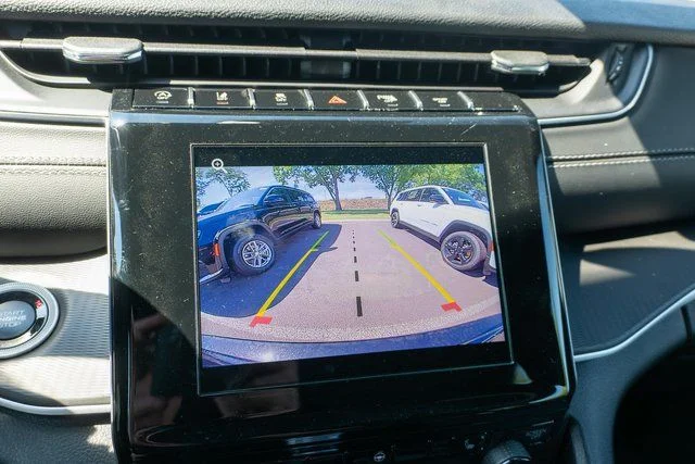New 2026 Diamond Black Crystal Pearlcoat Jeep Laredo X image 22