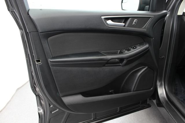 Used 2016 Magnetic Metallic Ford SE image 15