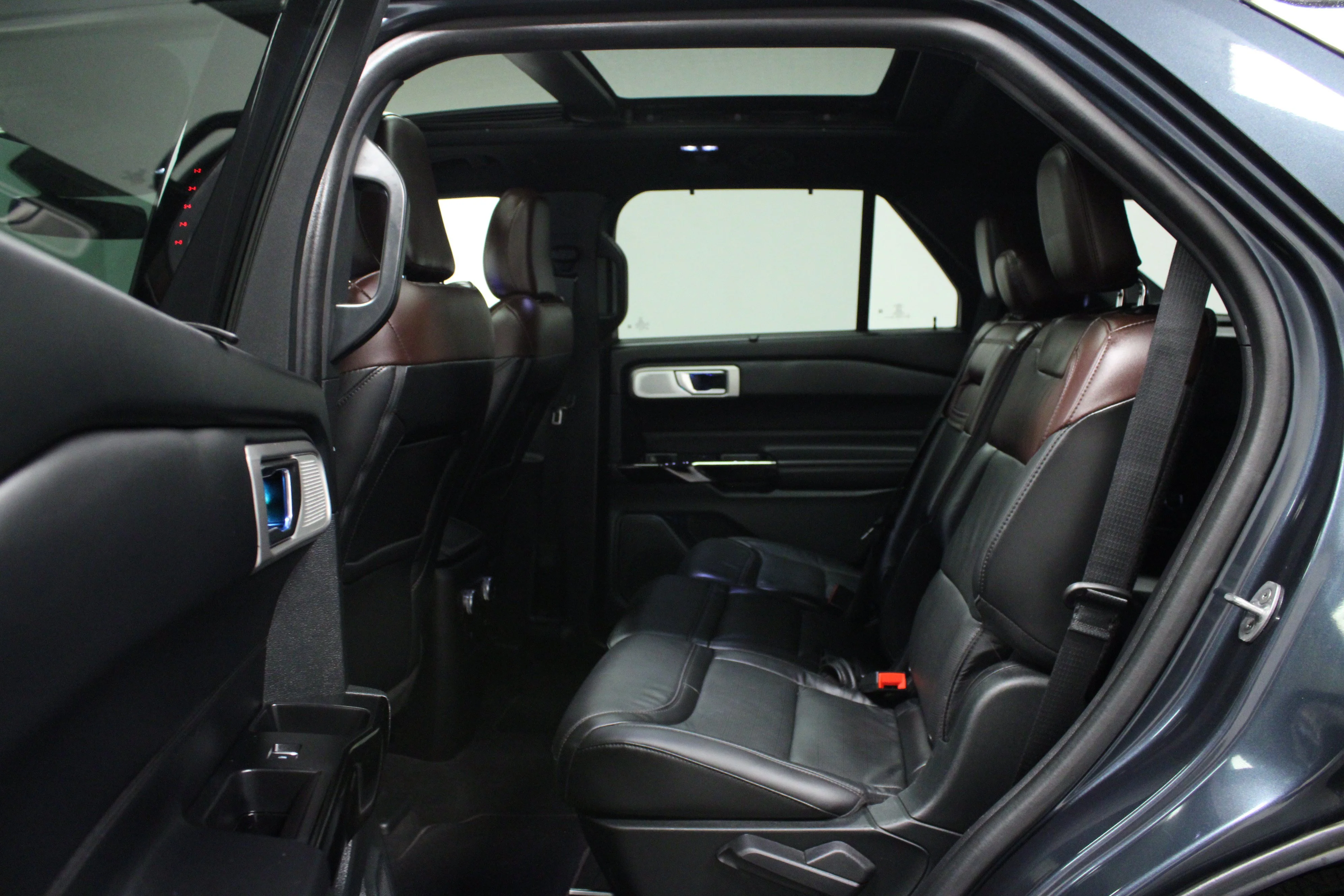 Used 2022 Blue Metallic Ford Platinum image 13