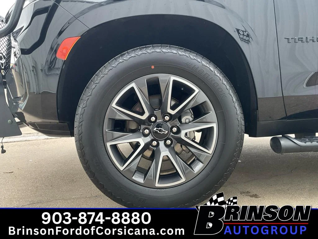 Used 2022 Black Chevrolet Z71 image 13