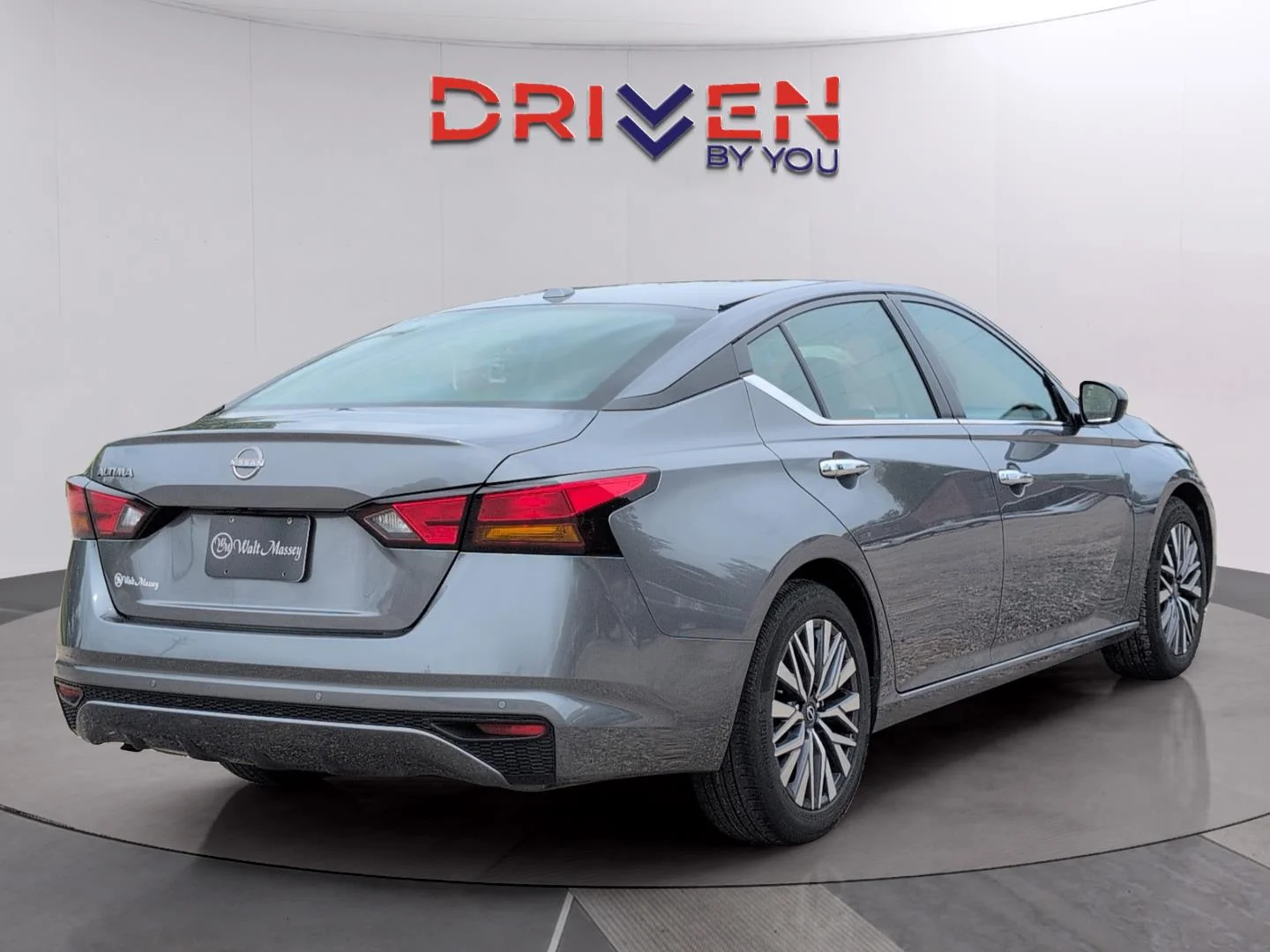 Used 2025 Gun Metallic Nissan SV image 5