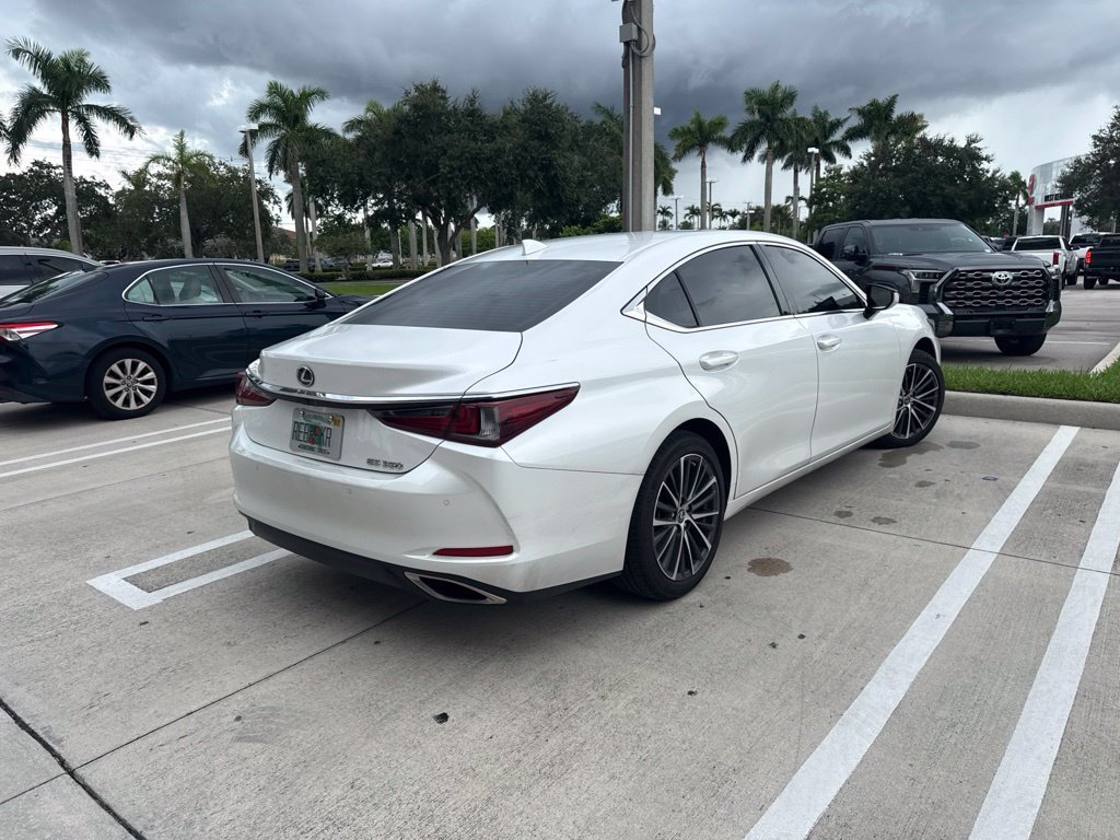 Used 2025 White Pearl Lexus ES 350 image 6