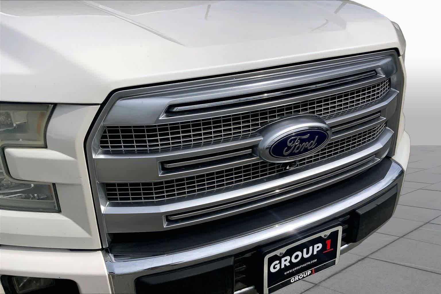Used 2015 White Platinum Metallic Tri-Coat Ford Platinum image 26