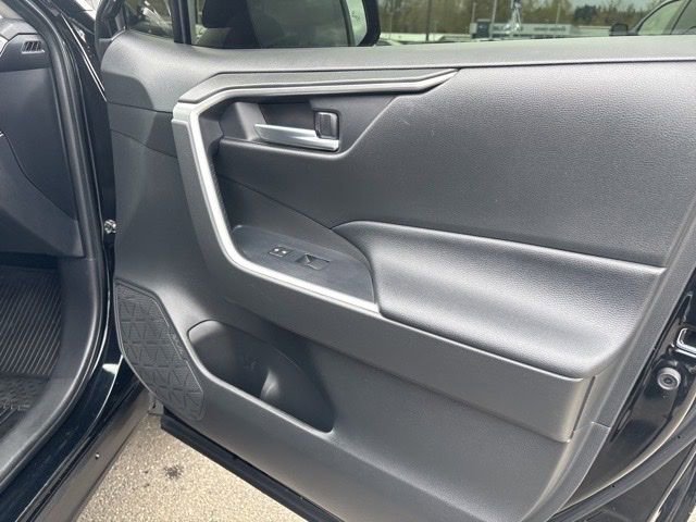Used 2020 Midnight Black Metallic Toyota XLE image 8