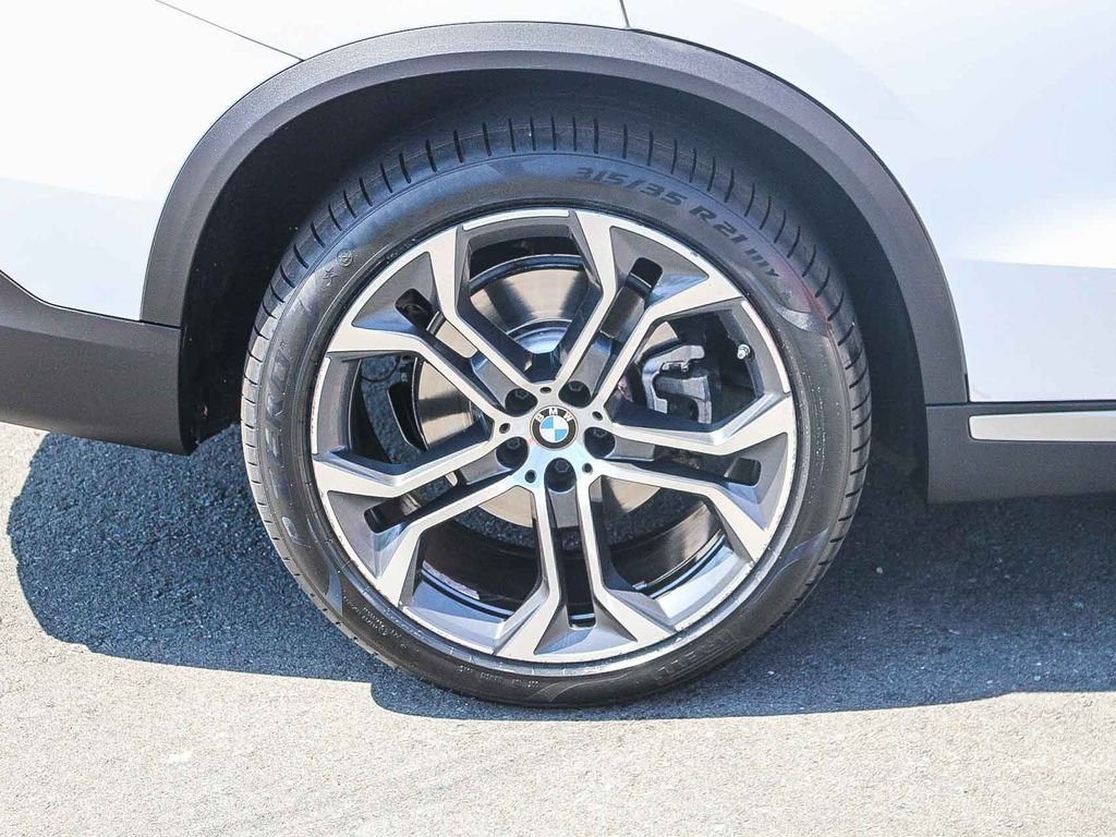 Used 2023 White BMW sDrive40i image 9