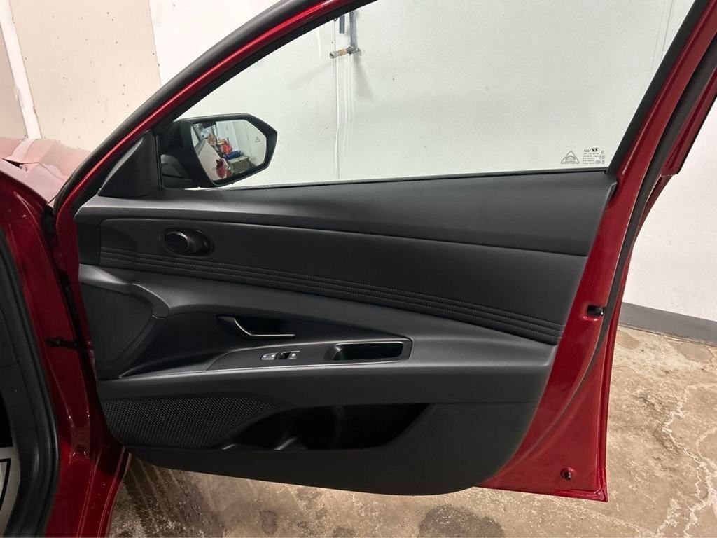 Used 2025 Red Hyundai SEL Sport image 11