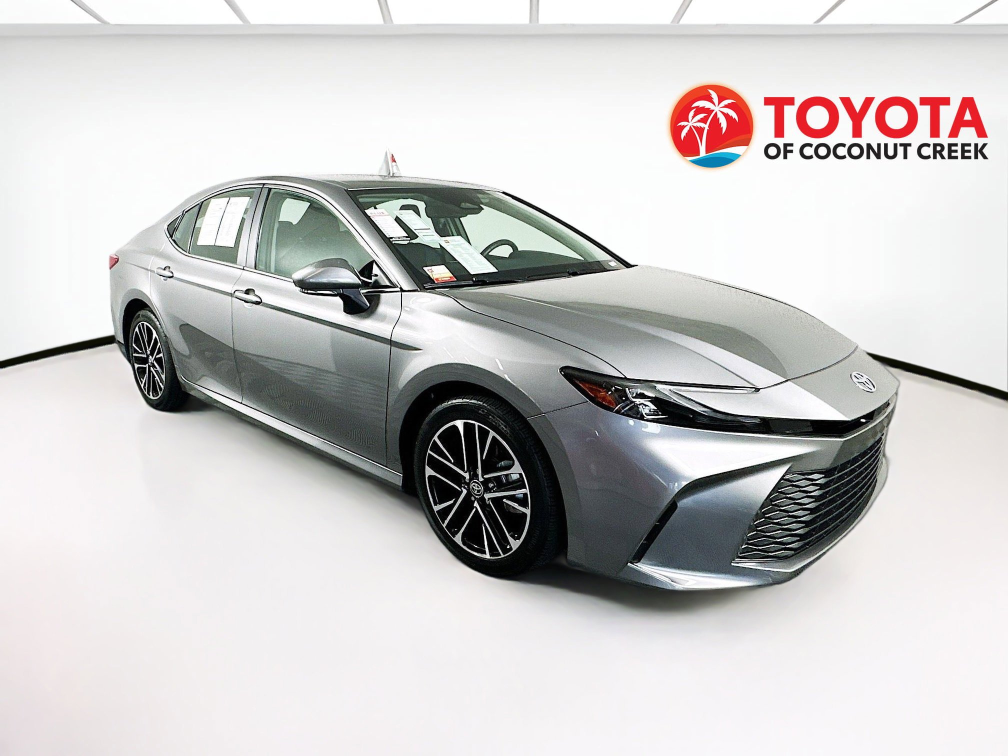 2025 Toyota Camry thumbnail 3