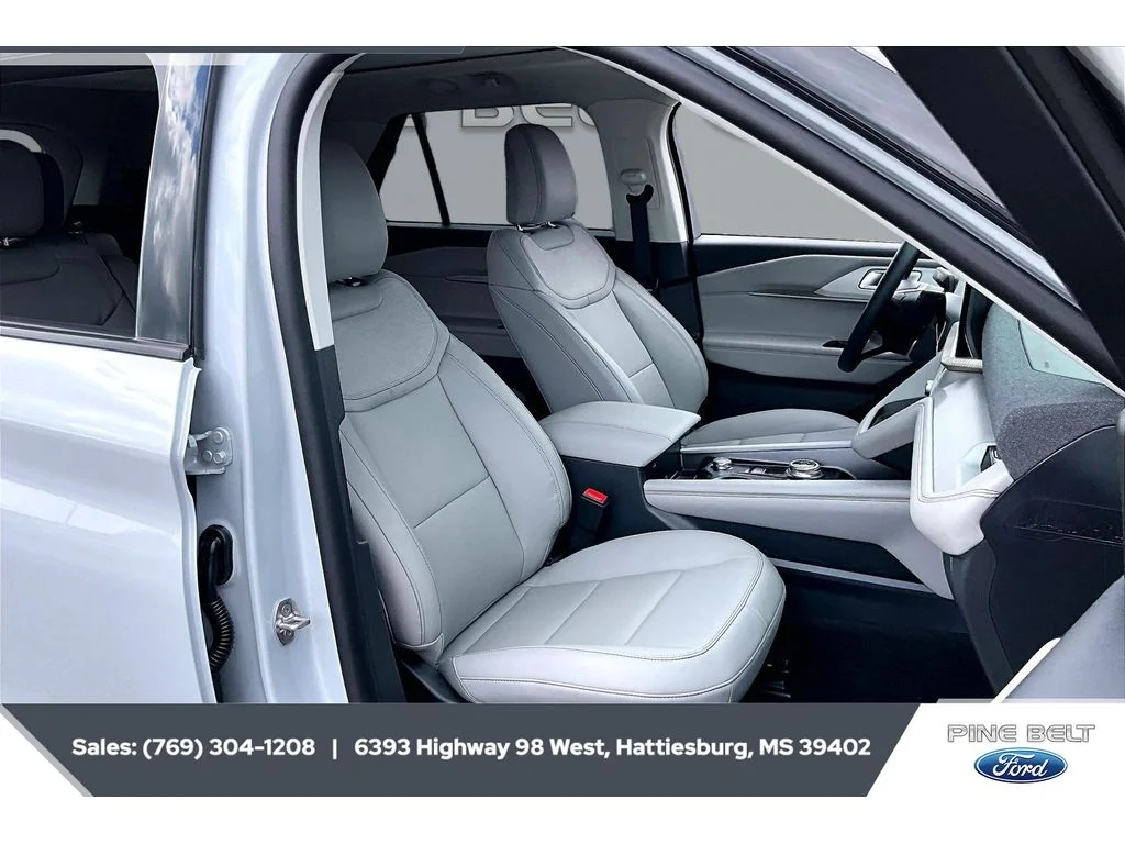 New 2026 Space White Metallic Ford Active image 6