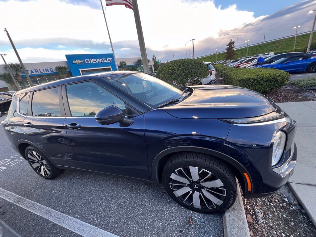 Used 2025  Mitsubishi SE image 4