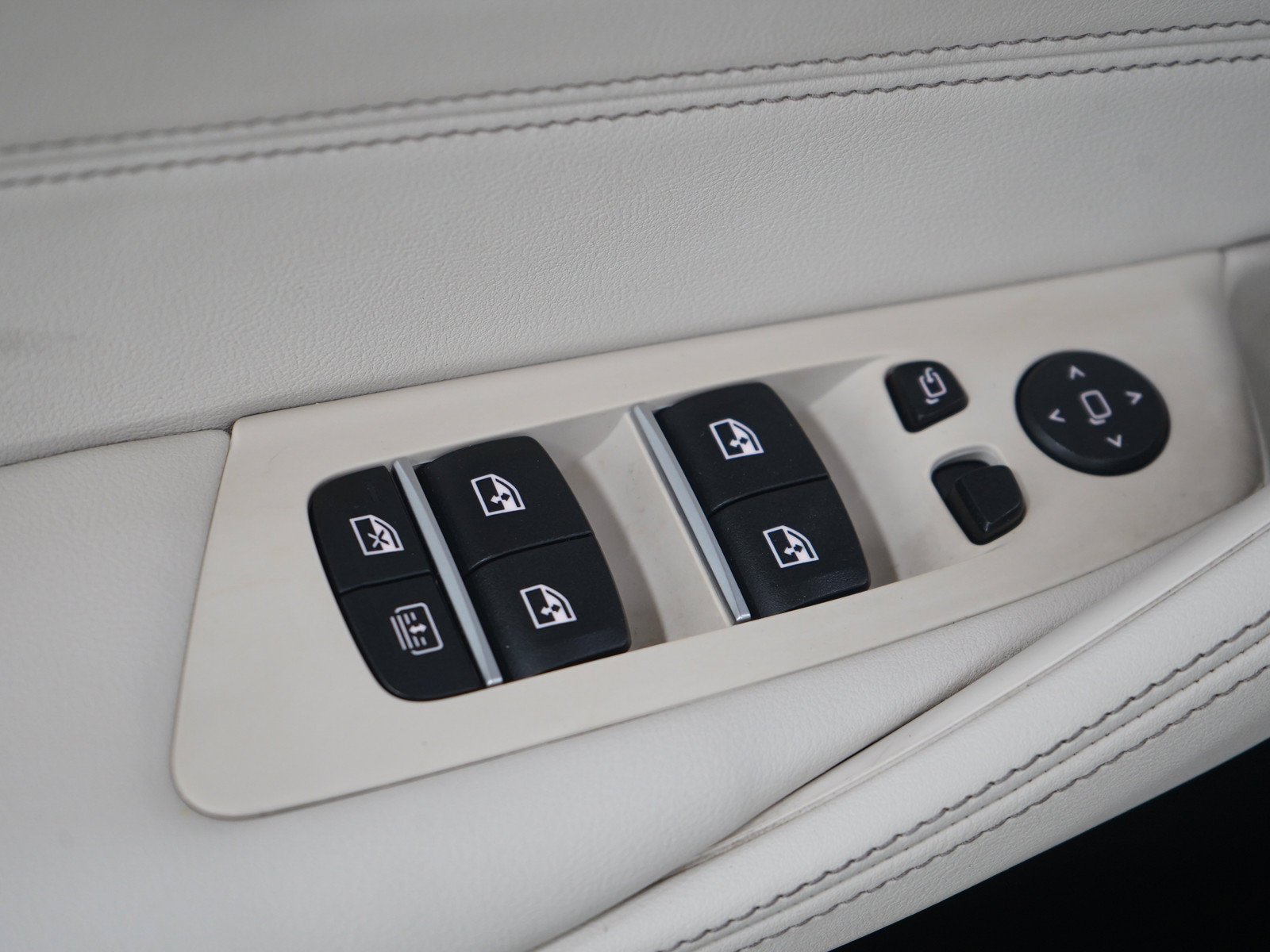Used 2021 Alpine White BMW 540i xDrive image 21